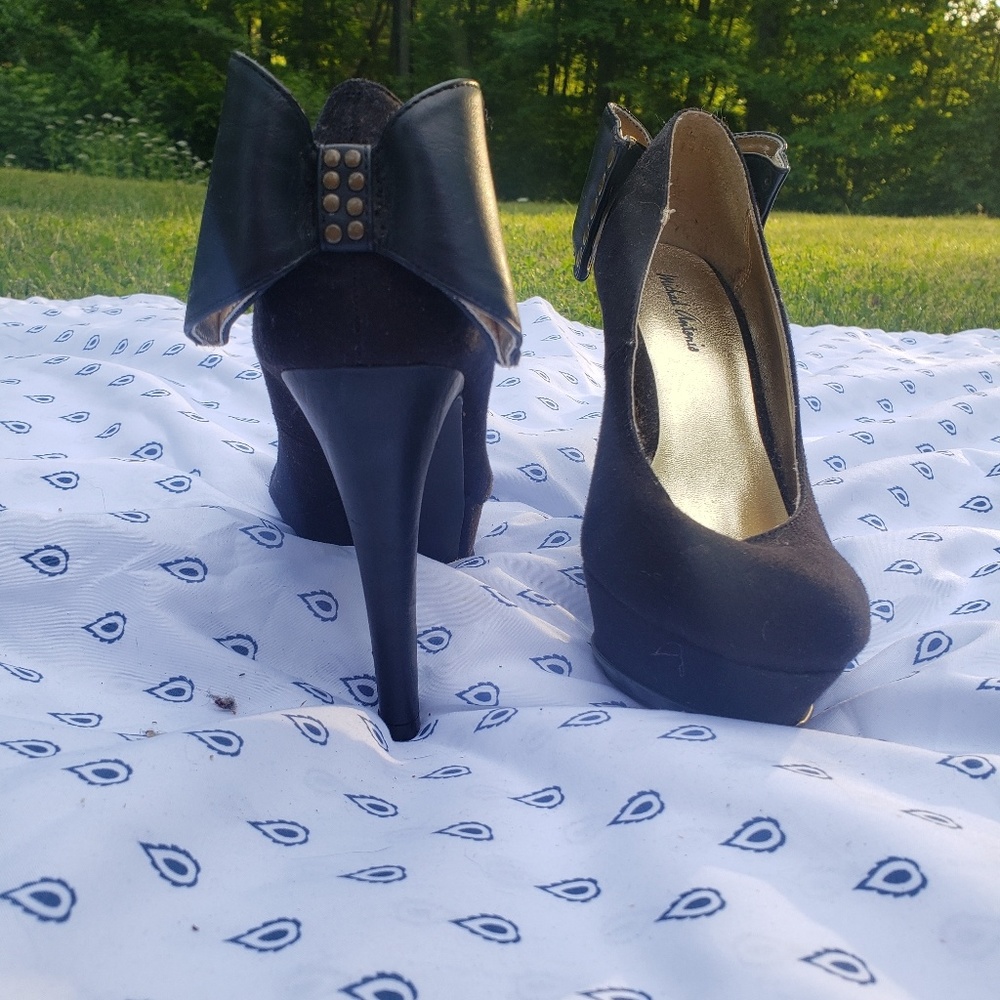 Michael Antonio Bow Back Pumps